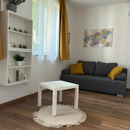 R59 With Free Parking Apartment *